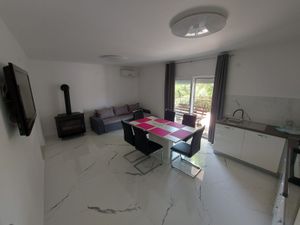 23947774-Ferienwohnung-6--300x225-1