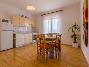 23941801-Ferienwohnung-5--300x225-2