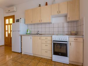 23941801-Ferienwohnung-5--300x225-4