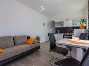 23942985-Ferienwohnung-3--300x225-0