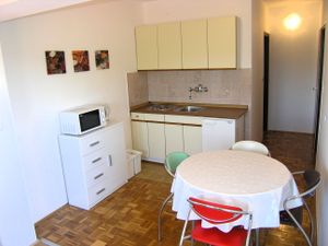 23943610-Ferienwohnung-3--300x225-1