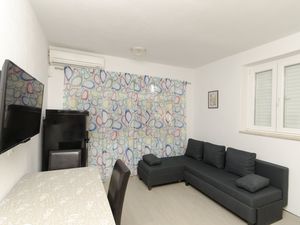 23946560-Ferienwohnung-2--300x225-3