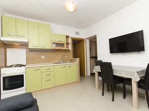 23946560-Ferienwohnung-2--300x225-4