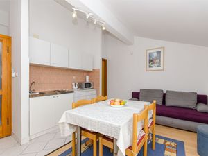 23945719-Ferienwohnung-4--300x225-5