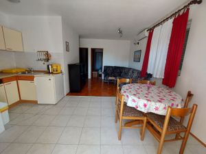 23945748-Ferienwohnung-4--300x225-1