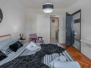 23947539-Ferienwohnung-8--300x225-4