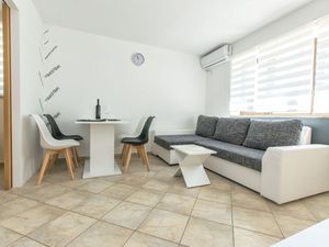 23947559-Ferienwohnung-2--300x225-2