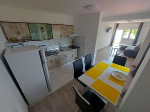 23947776-Ferienwohnung-4--300x225-5