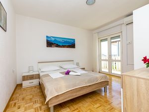 23947655-Ferienwohnung-7--300x225-2