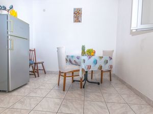 23947672-Ferienwohnung-2--300x225-4