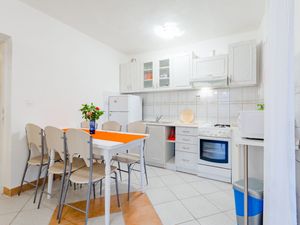 23947686-Ferienwohnung-7--300x225-3