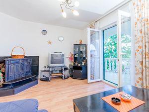 23947686-Ferienwohnung-7--300x225-5