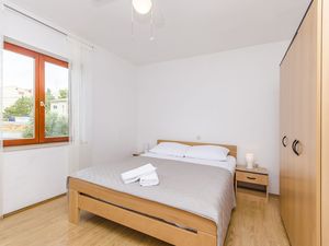 23947690-Ferienwohnung-4--300x225-3