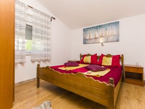 23947691-Ferienwohnung-4--300x225-1