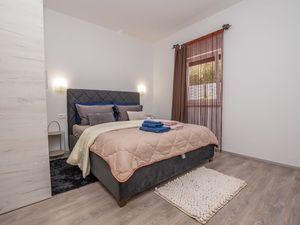 23947749-Ferienwohnung-2--300x225-5