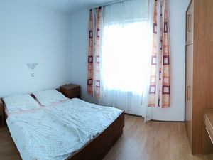 23947760-Ferienwohnung-6--300x225-3