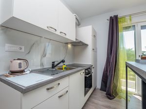 23947750-Ferienwohnung-4--300x225-5