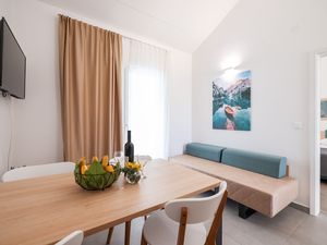 23947842-Ferienwohnung-4--300x225-2