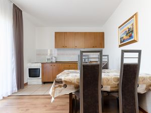 23940165-Ferienwohnung-6--300x225-5