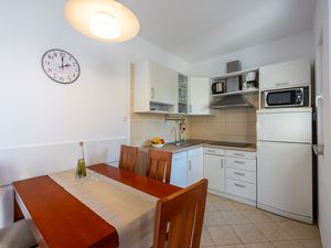 23940167-Ferienwohnung-5--300x225-4