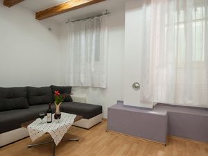 23947872-Ferienwohnung-4--300x225-1