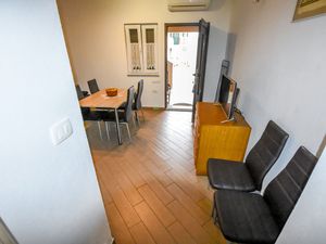 23947877-Ferienwohnung-6--300x225-4