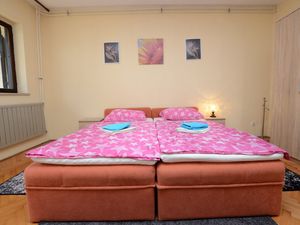 23947965-Ferienwohnung-4--300x225-0