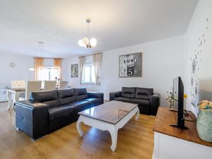 23983496-Ferienwohnung-5--300x225-4