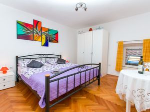 23983609-Ferienwohnung-5--300x225-1