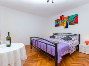 23983609-Ferienwohnung-5--300x225-3