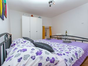 23983609-Ferienwohnung-5--300x225-4