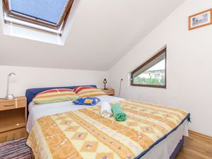 23940237-Ferienwohnung-5--300x225-0