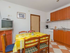 23940237-Ferienwohnung-5--300x225-4