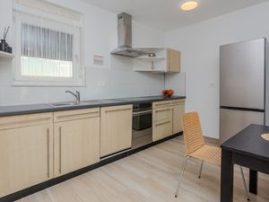 23983638-Ferienwohnung-6--300x225-1