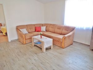 23983647-Ferienwohnung-5--300x225-3