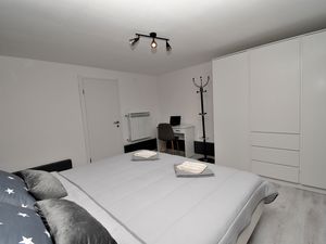 23994760-Ferienwohnung-4--300x225-4