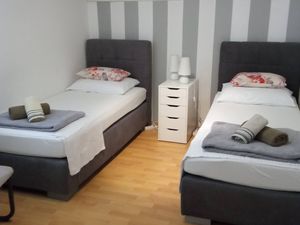 23983624-Ferienwohnung-4--300x225-2