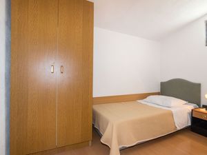 23940713-Ferienwohnung-5--300x225-4