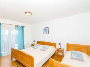 23940922-Ferienwohnung-3--300x225-5