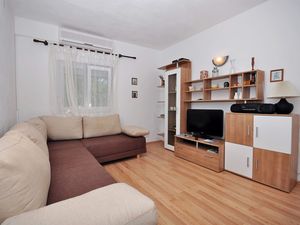 23940755-Ferienwohnung-6--300x225-2