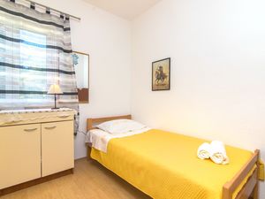 23941063-Ferienwohnung-6--300x225-5