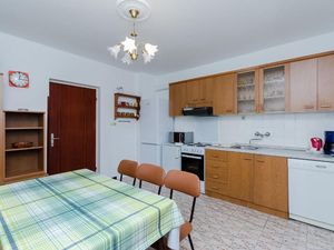 23941742-Ferienwohnung-8--300x225-2