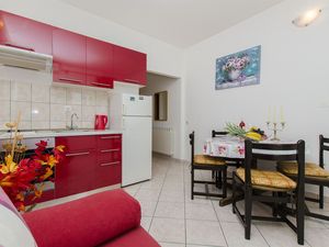 23942368-Ferienwohnung-5--300x225-2