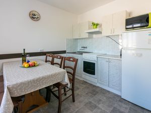 23943006-Ferienwohnung-6--300x225-1