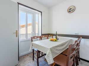 23943006-Ferienwohnung-6--300x225-4