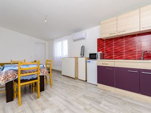 23943772-Ferienwohnung-4--300x225-4