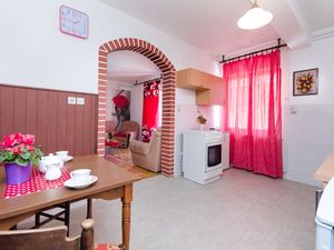 23943778-Ferienwohnung-8--300x225-5