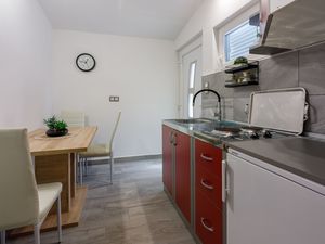 23944181-Ferienwohnung-3--300x225-1