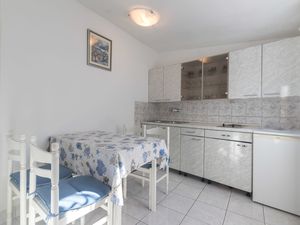 23944317-Ferienwohnung-4--300x225-1