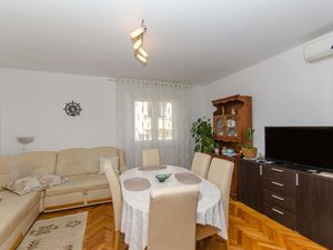 23943593-Ferienwohnung-6--300x225-1